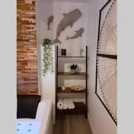 Out Of Time *jacuzzi* Holiday home